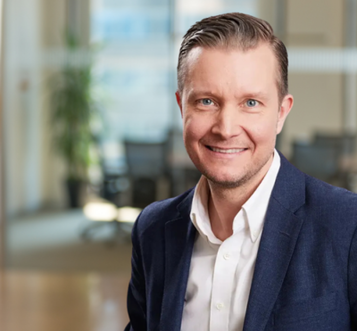 Copy Of Rund Bild Tobias Simolin