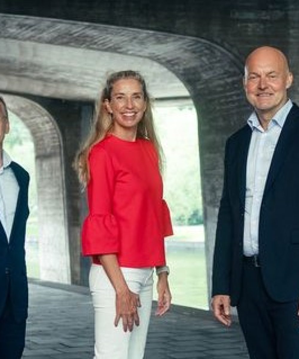 Fr.v: Lars Wollung, styrelseordförande; Beata Wickbom, styrelseledamot; Jöregen Aronsson, vd.